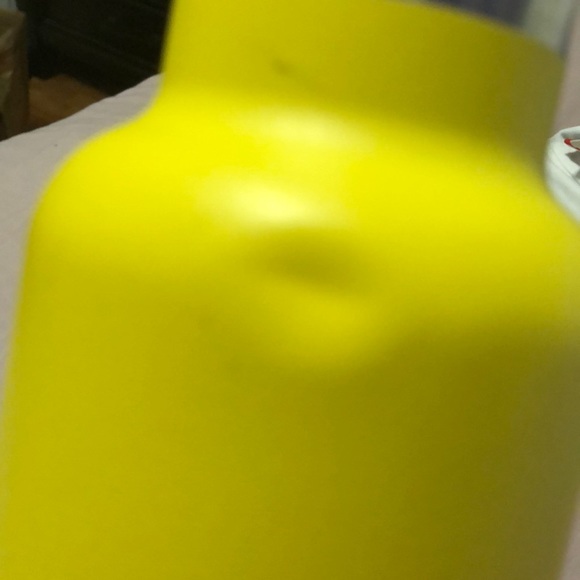 Yellow Hydroflask - Picture 4 of 6